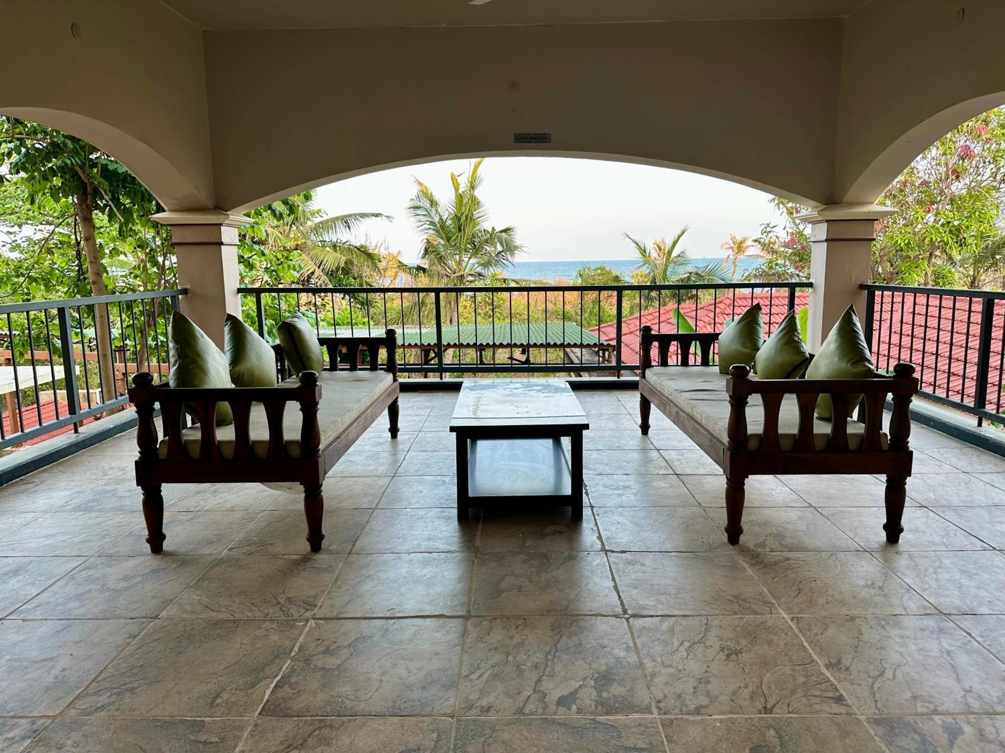 Costa Verde Luxury Seafront Villa شيناي المظهر الخارجي الصورة
