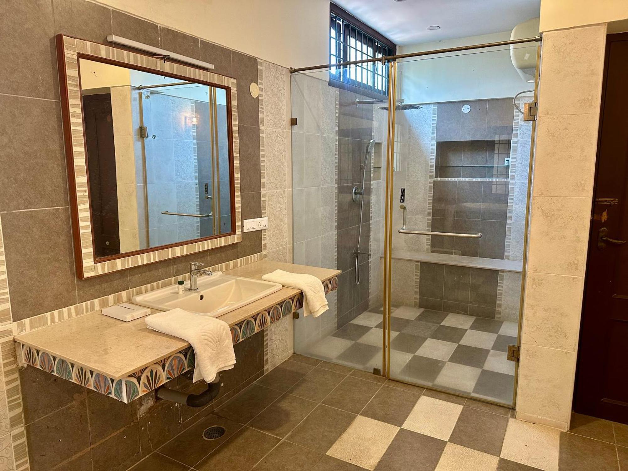 Costa Verde Luxury Seafront Villa شيناي المظهر الخارجي الصورة